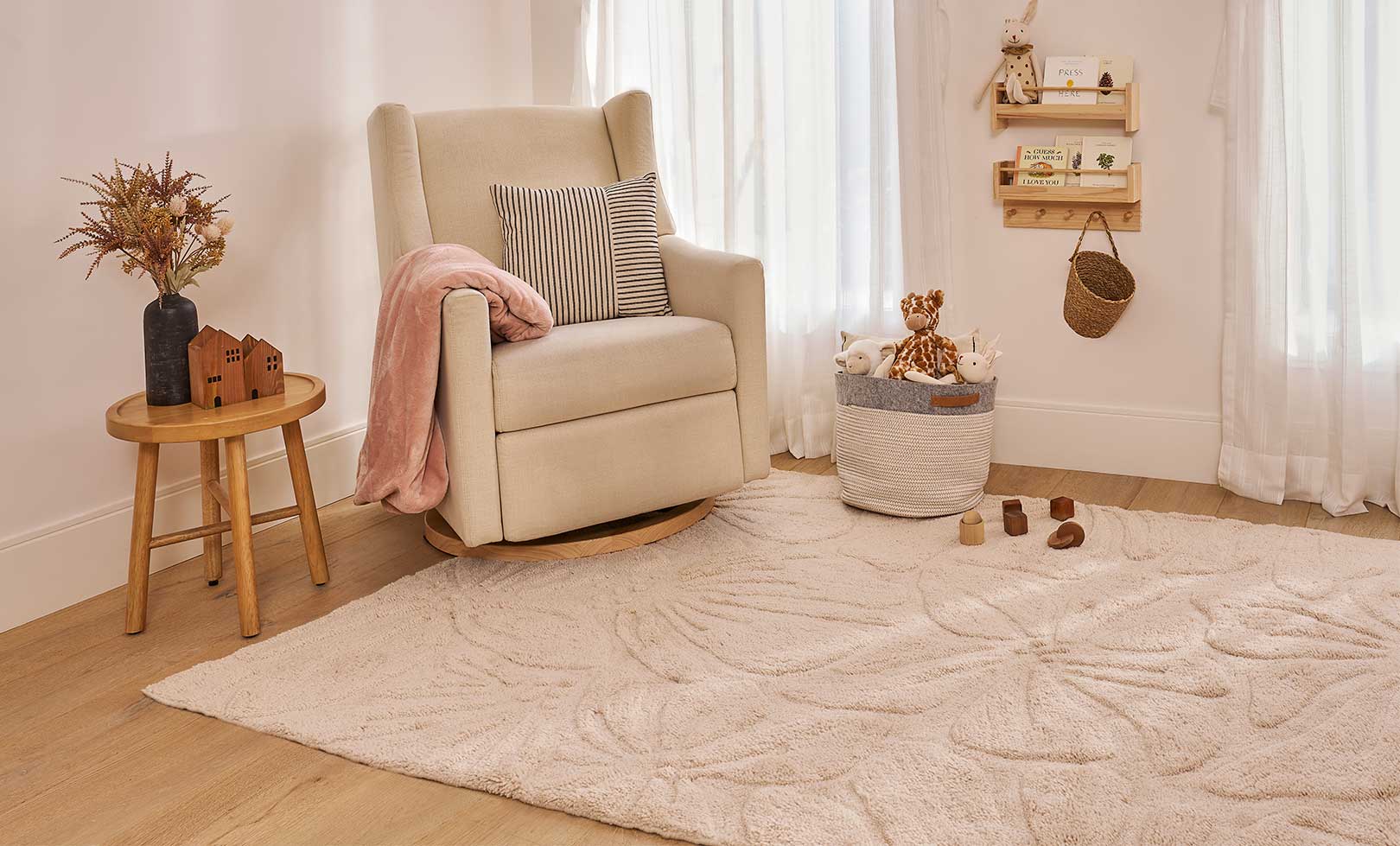 Floral Field Washable Wool Area Rug in Pink