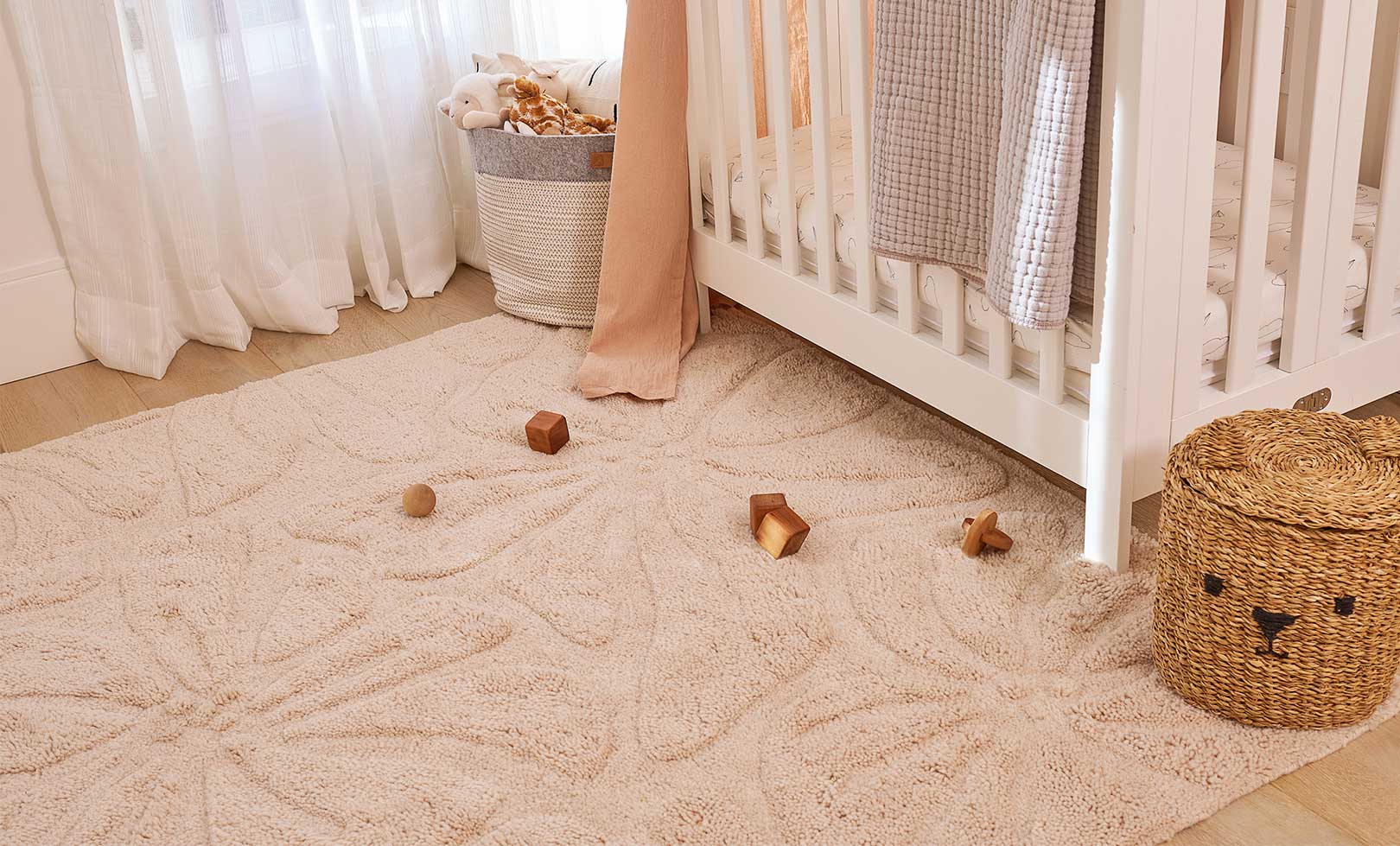 Floral Field Washable Wool Area Rug in Pink