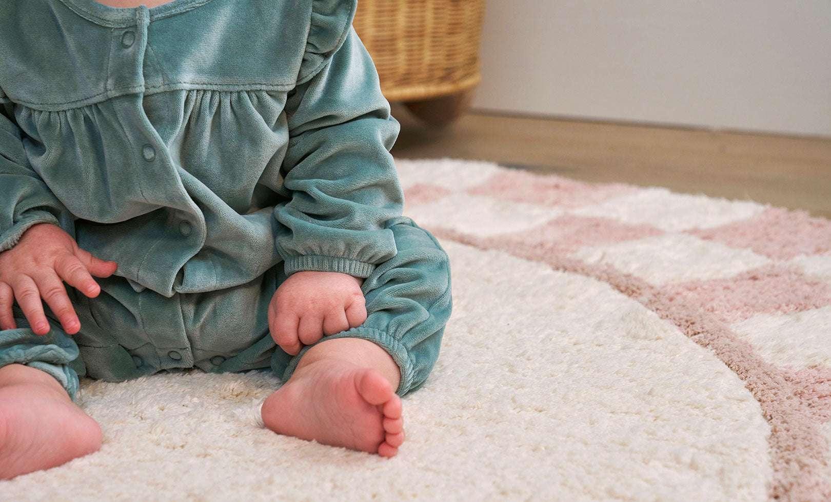 Checkered Charm Washable Round Organic Cotton Rug