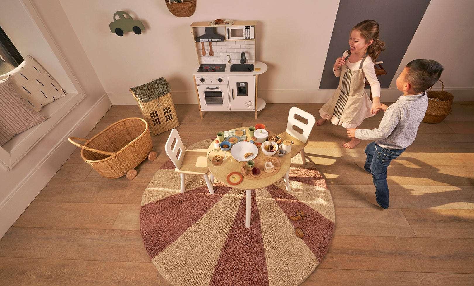 Beach Ball Washable Round Wool Rug in Pink